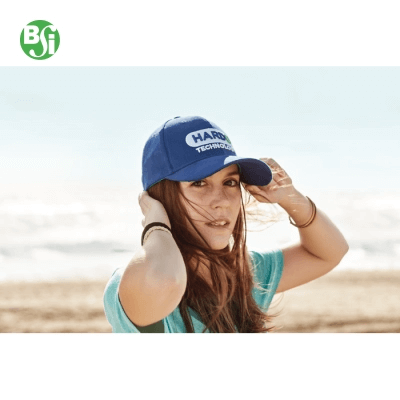 Cappellini personalizzabili: 5 consigli unici

Ragazza con cappellino blu personalizzabile